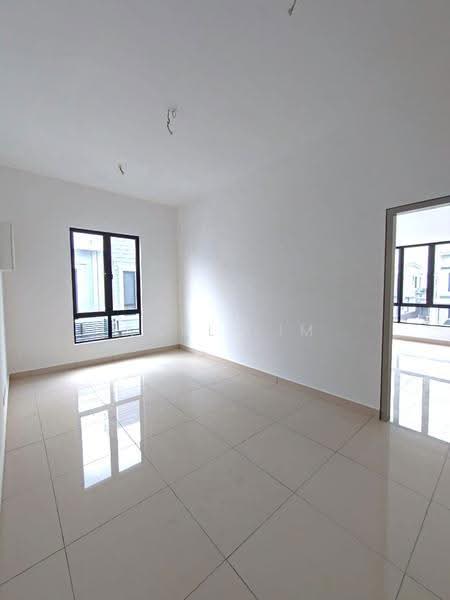 Cluster House for Sale in Taman Glenmarie (Johor Bahru) - Karl Lim - Living Room - PropertyGuru.com.my