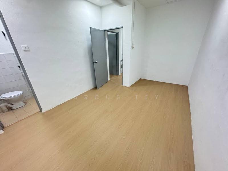 2-storey Terraced House for Sale in Taman Universiti (Skudai) - Marcus Tey - Bathroom - PropertyGuru.com.my
