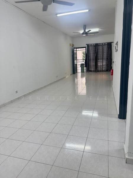 Rumah Bandar untuk Dijual di Batu Caves (Selangor) - Jennifer Tee - Living Room - PropertyGuru.com.my