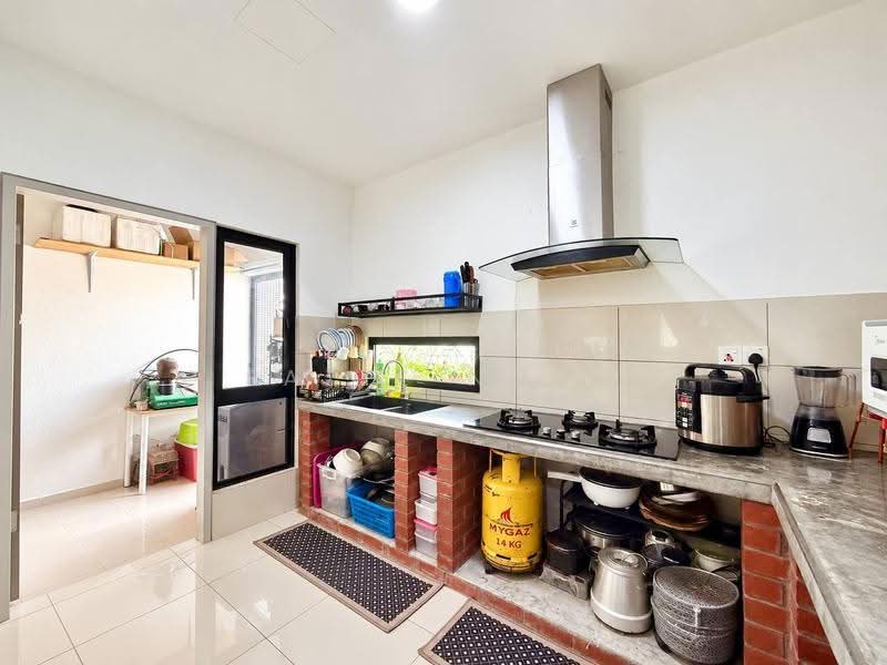 Semi-Detached House for Sale in Semenyih (Selangor) - Fazie Noor - Kitchen - PropertyGuru.com.my