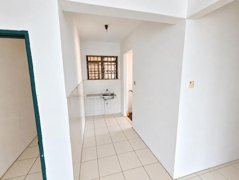 Rumah Flat untuk Dijual di Taman Pelangi Indah - Eva Liew - Kitchen - PropertyGuru.com.my