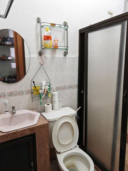 1-storey Terraced House for Sale in Taman Puteri Wangsa (Ulu Tiram) - Soh Chai Seng - Bathroom - PropertyGuru.com.my