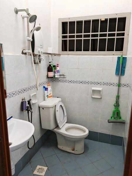 1-storey Terraced House for Sale in Taman Puteri Wangsa (Ulu Tiram) - Soh Chai Seng - Bathroom - PropertyGuru.com.my