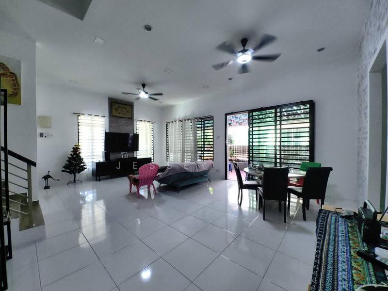 Rumah Berkembar untuk Dijual di Bandar Lahat Mines (Lahat) - Jessey Ng - Living Room - PropertyGuru.com.my