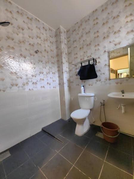Rumah Berkembar untuk Dijual di Bandar Lahat Mines (Lahat) - Jessey Ng - Bathroom - PropertyGuru.com.my