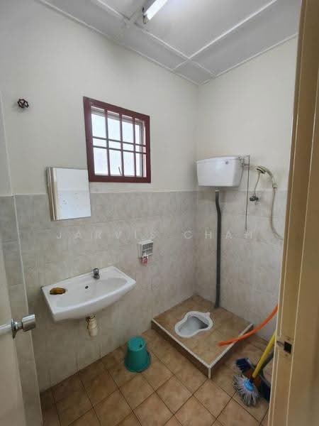 Rumah Teres 2-Tingkat untuk Dijual di Taman Setia Indah (Tebrau) - Jarvis Chan - Bathroom - PropertyGuru.com.my