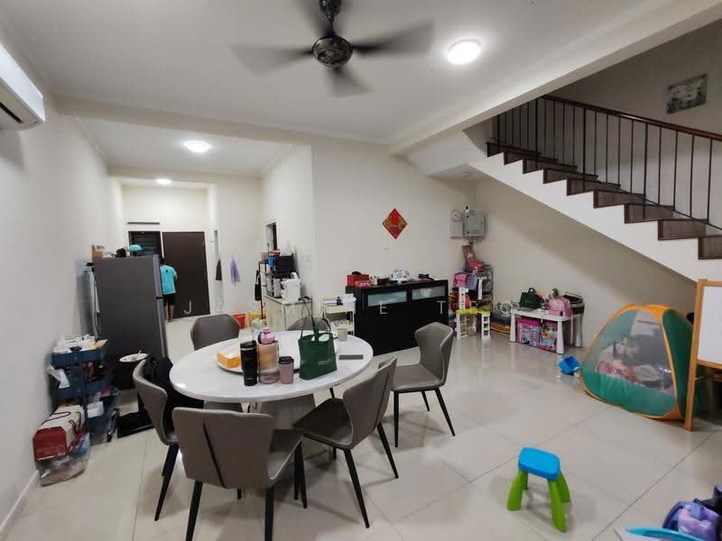 Rumah Teres untuk Disewa di Bandar Bukit Raja (Klang) - Jasmine Teo - Living Room - PropertyGuru.com.my