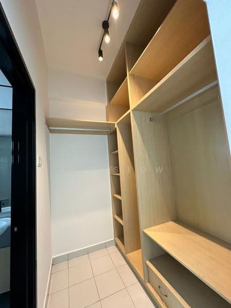 Kondominium untuk Disewa di Sterling - K.M Seow - walk-in closet - PropertyGuru.com.my