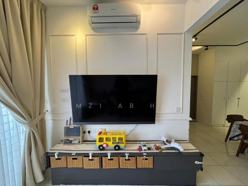 Kondominium untuk Dijual di Idaman Abadi - Hamzi Ab Hadi - Living Room - PropertyGuru.com.my