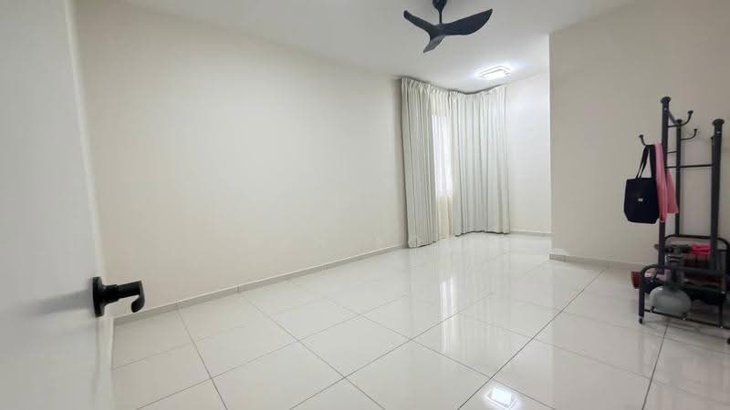 Rumah Teres untuk Dijual di Taman Desa Tebrau (Tebrau) - Ben Foo - Living Room - PropertyGuru.com.my