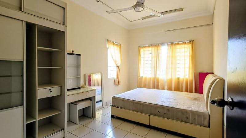 Kondominium untuk Dijual di Nusa Mewah Villa Condominium - Rachel Lee - Bedroom - PropertyGuru.com.my