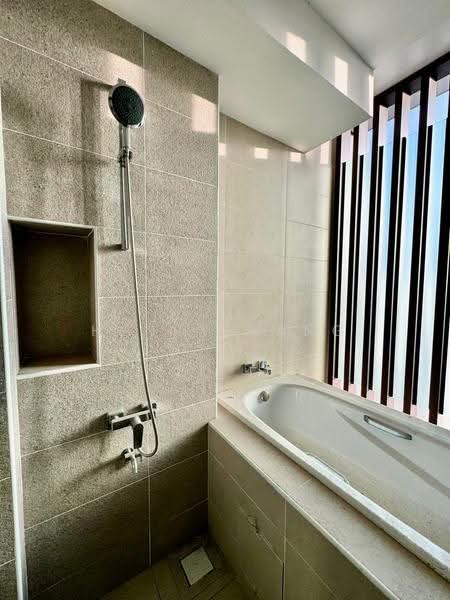 Semi-Detached House for Sale in Bandar Putra Kulai (Kulai) - Henry Pang - Bathroom - PropertyGuru.com.my