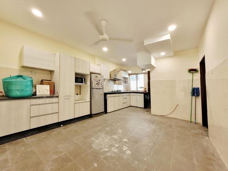 Rumah Teres 2-Tingkat untuk Dijual di Saujana Damansara (Damansara Damai) - Ashraff Daniel - Kitchen - PropertyGuru.com.my