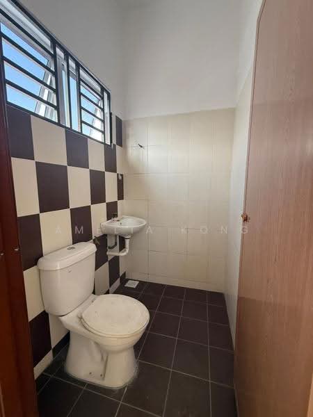 2-storey Terraced House for Sale in Gopeng (Perak) - Amelia Kong - Bathroom - PropertyGuru.com.my