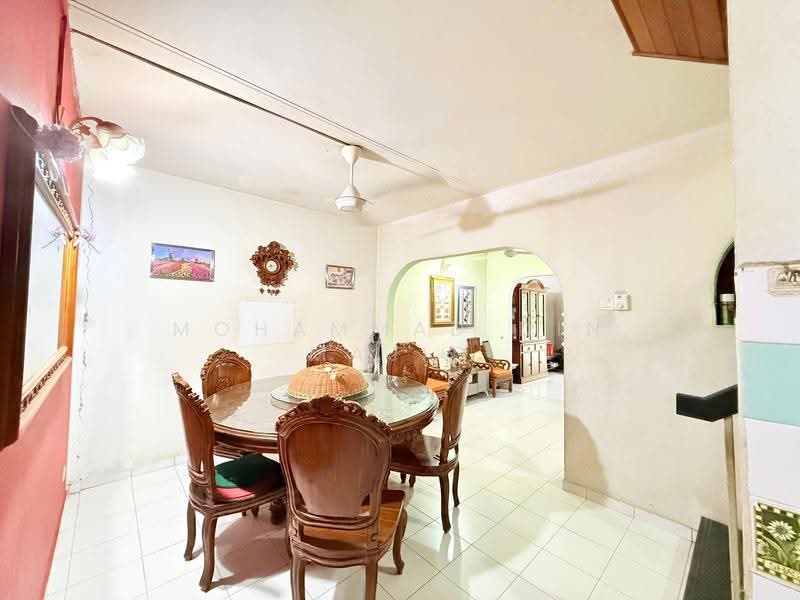 Rumah Teres 2-Tingkat untuk Dijual di Seksyen 24 (Shah Alam) - Mohammad Din Majid - Dining Room - PropertyGuru.com.my