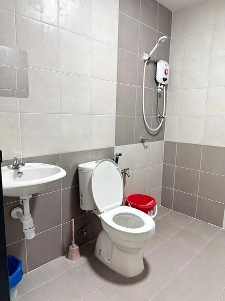 Pangsapuri untuk Disewa di Residensi Kesuma 1 - Sya Rusli - Bathroom - PropertyGuru.com.my