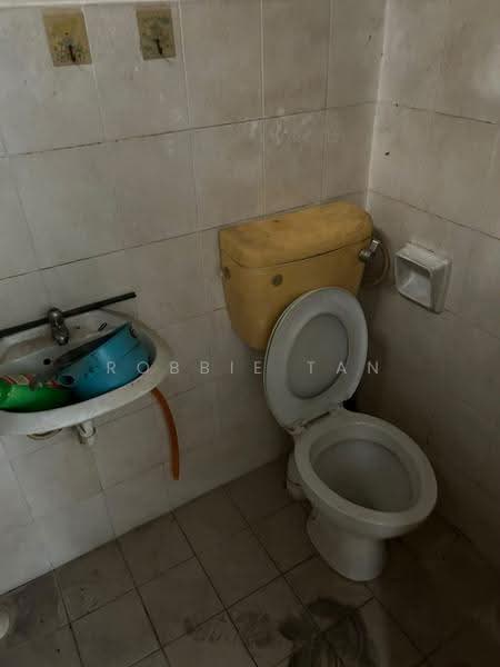 Apartment for Rent at Taman Sri Pulai Perdana - Robbie Tan - Bathroom - PropertyGuru.com.my