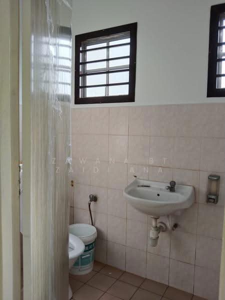 2-storey Terraced House for Rent in Ukay Bistari (Ulu Kelang) - Zawana BT Zaidi Ana - Bathroom - PropertyGuru.com.my