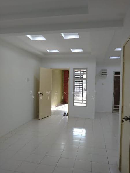 2-storey Terraced House for Rent in Ukay Bistari (Ulu Kelang) - Zawana BT Zaidi Ana - Living Room - PropertyGuru.com.my