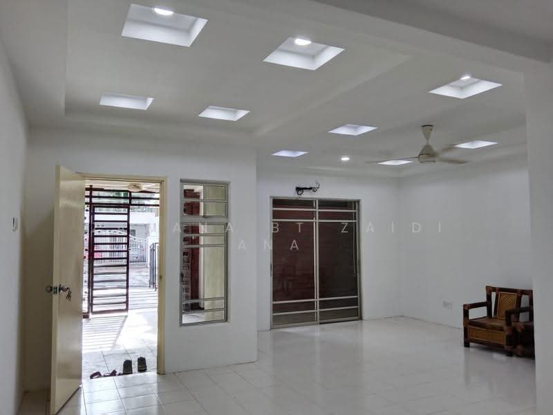 2-storey Terraced House for Rent in Ukay Bistari (Ulu Kelang) - Zawana BT Zaidi Ana - Living Room - PropertyGuru.com.my