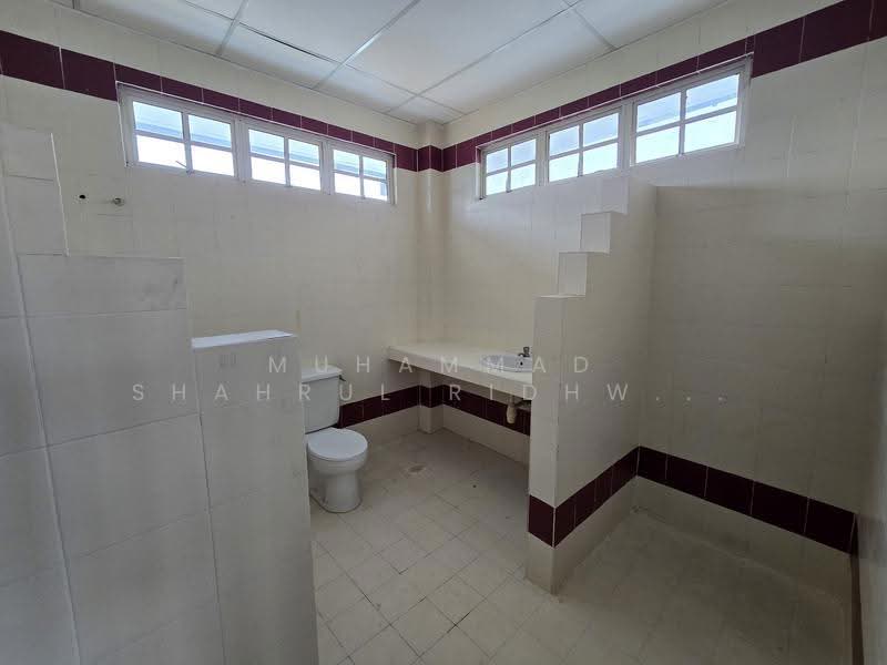 Bungalow House for Sale in Taman Bukit Jed (Seremban) - Muhammad Shahrul Ridhwan Mehamad Nasir - Bathroom - PropertyGuru.com.my