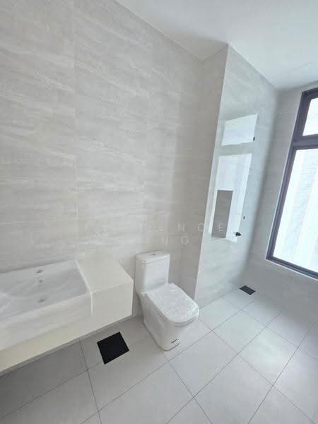 Rumah Banglo untuk Dijual di Taman Molek (Johor Bahru) - Florence Hong - Bathroom - PropertyGuru.com.my
