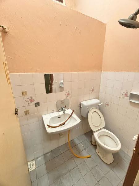 1-storey Terraced House for Sale in Taman Velox (Rawang) - SK Luk - Bathroom - PropertyGuru.com.my