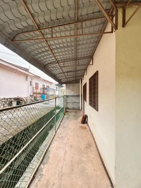 1-storey Terraced House for Sale in Taman Velox (Rawang) - SK Luk - Exterior - PropertyGuru.com.my