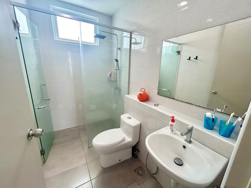 Kediaman Servis untuk Dijual di Parkland Residence - Chiew Peng Wee - Bathroom - PropertyGuru.com.my