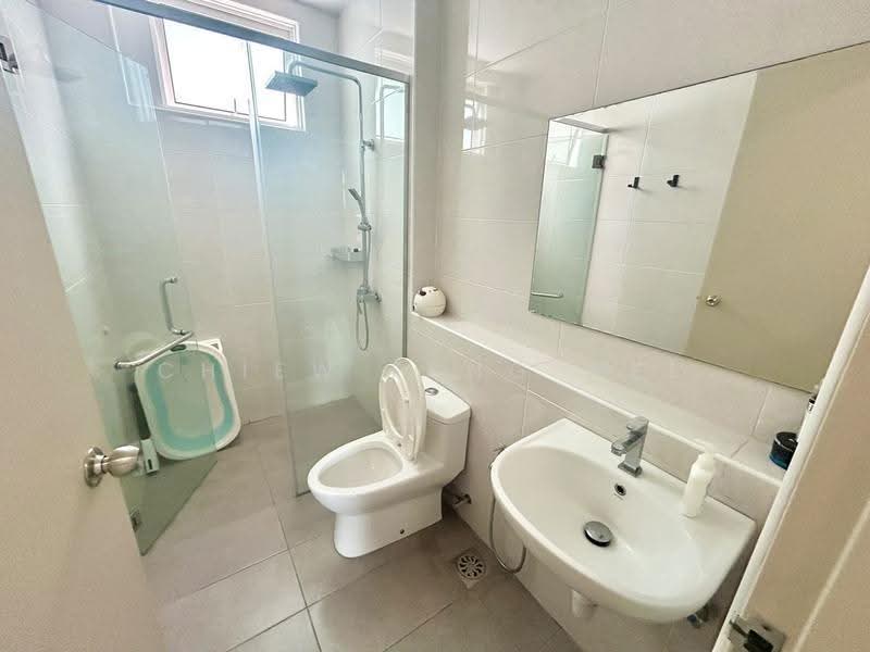 Kediaman Servis untuk Dijual di Parkland Residence - Chiew Peng Wee - Bathroom - PropertyGuru.com.my