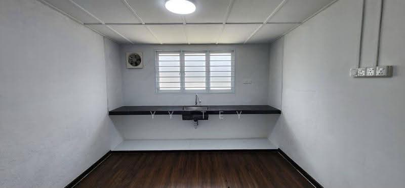 Rumah Teres 2-Tingkat untuk Disewa di Taman Pelangi (Johor Bahru) - YY Tey - Kitchen - PropertyGuru.com.my