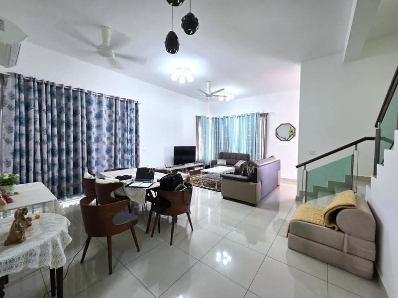 Rumah Kluster untuk Dijual di Taman Seri Austin (Tebrau) - Karl Lim - Living Room - PropertyGuru.com.my