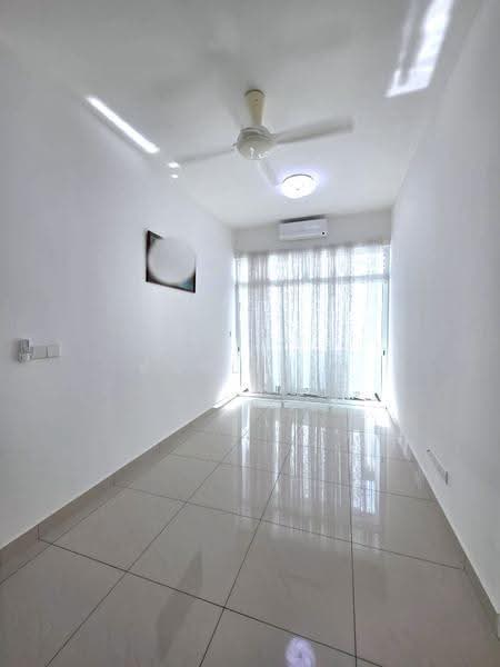Rumah Kluster untuk Dijual di Taman Seri Austin (Tebrau) - Karl Lim - Living Room - PropertyGuru.com.my
