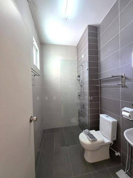 Rumah Kluster untuk Dijual di Taman Seri Austin (Tebrau) - Karl Lim - Bathroom - PropertyGuru.com.my