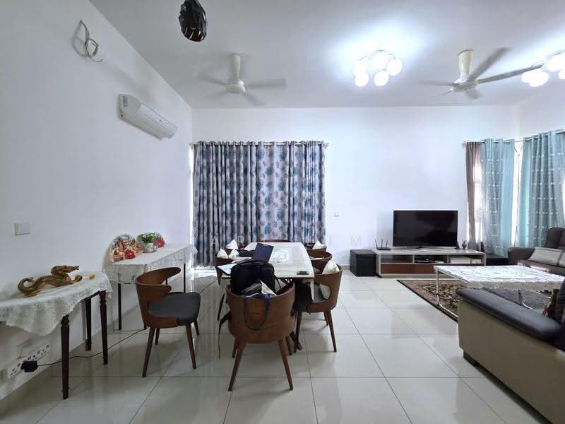 Rumah Kluster untuk Dijual di Taman Seri Austin (Tebrau) - Karl Lim - Living Room - PropertyGuru.com.my