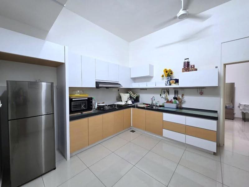 Rumah Kluster untuk Dijual di Taman Seri Austin (Tebrau) - Karl Lim - Kitchen - PropertyGuru.com.my