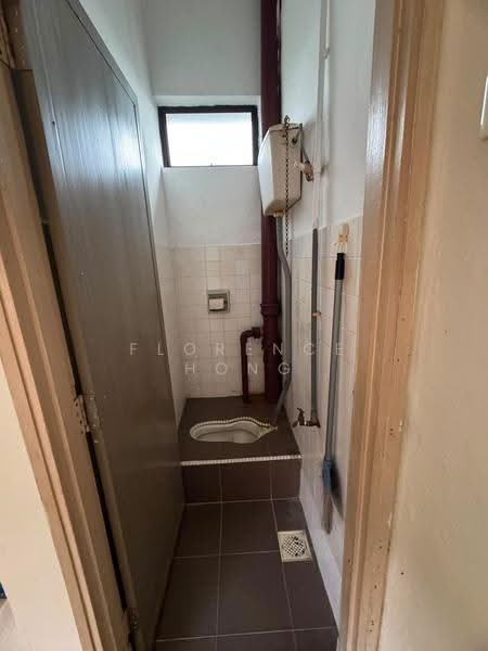 Kedai untuk Disewa di Taman Pelangi (Johor Bahru) - Florence Hong - Bathroom - PropertyGuru.com.my
