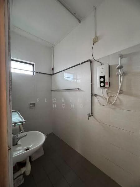 Kedai untuk Disewa di Taman Pelangi (Johor Bahru) - Florence Hong - Bathroom - PropertyGuru.com.my