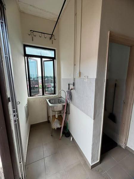 Kedai untuk Disewa di Taman Pelangi (Johor Bahru) - Florence Hong - Balcony - PropertyGuru.com.my