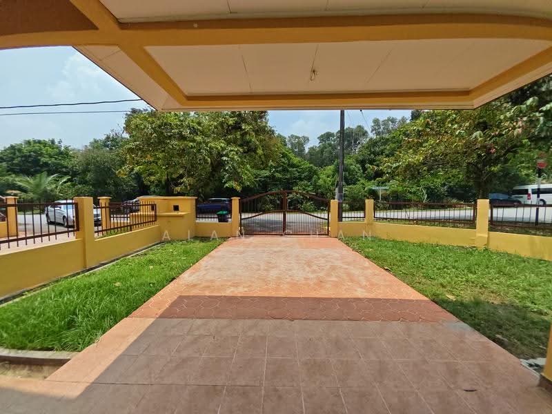 2-storey Terraced House for Sale in TAMAN PUCHONG UTAMA (Puchong) - Alan Chan - Exterior - PropertyGuru.com.my