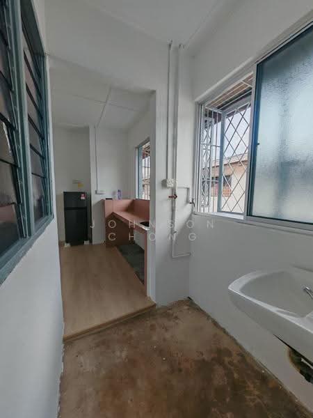 Flat for Sale at Flat Taman Ungku Tun Aminah - Johnson Chong - Kitchen - PropertyGuru.com.my