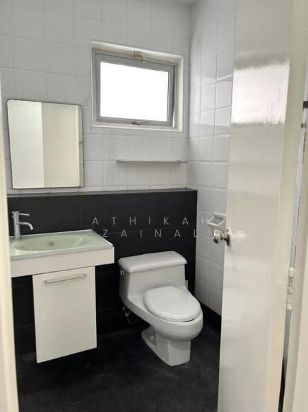 Semi-Detached House for Sale in Taman Melawati (Ulu Kelang) - Athikah Zainal - Bathroom - PropertyGuru.com.my