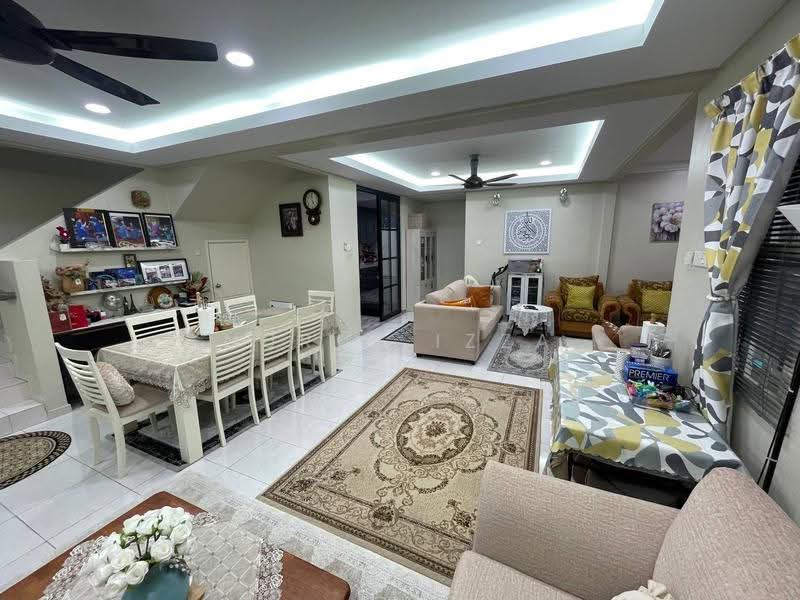 Rumah Teres 2-Tingkat untuk Dijual di Prima Saujana (Kajang) - Nurul Izza - Living Room - PropertyGuru.com.my