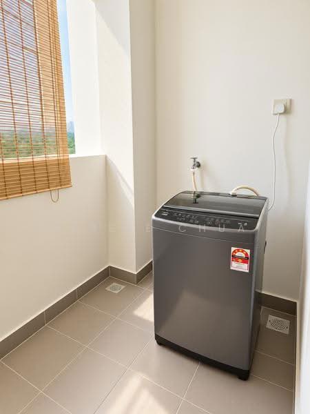 Kediaman Servis untuk Disewa di Meridin Bayvue Serviced Apartment - Serene Chua - Balcony - PropertyGuru.com.my