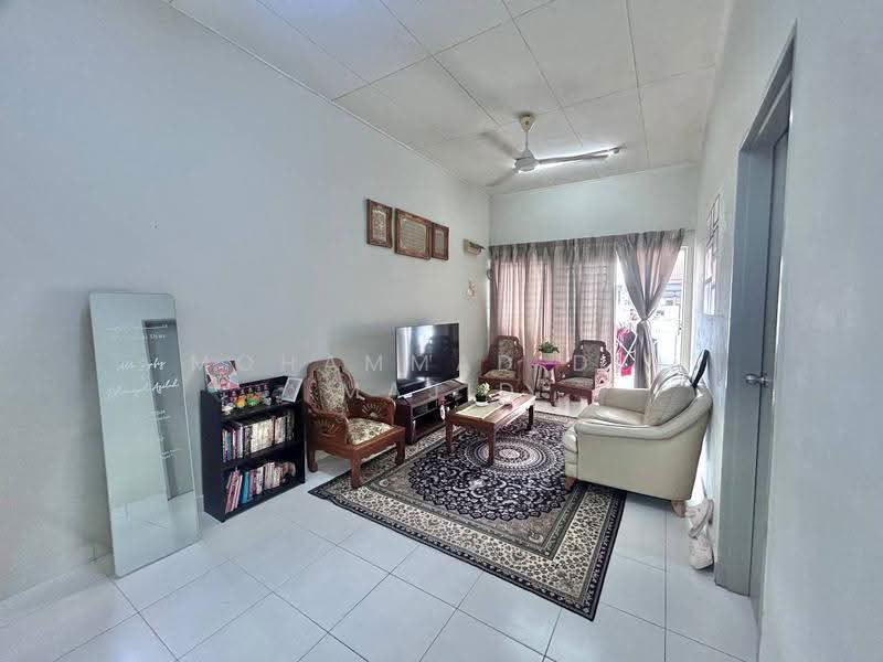 Terraced House for Sale in Bandar Putera 2 (Klang) - Mohammad Din Majid - Living Room - PropertyGuru.com.my