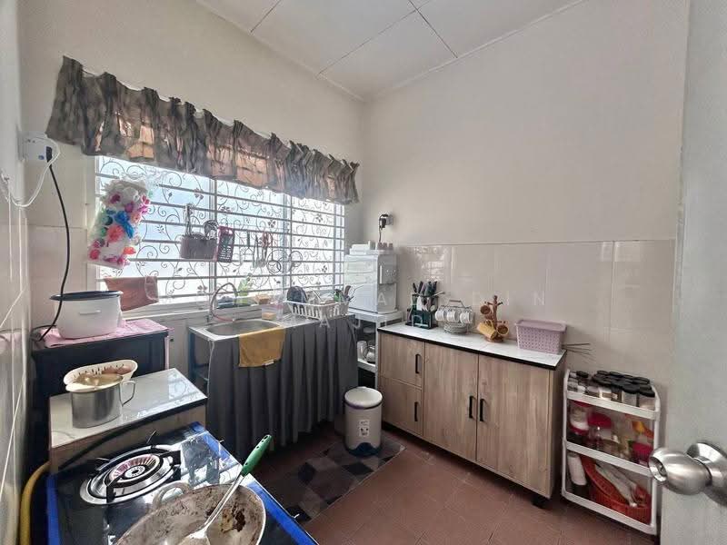 Terraced House for Sale in Bandar Putera 2 (Klang) - Mohammad Din Majid - Kitchen - PropertyGuru.com.my