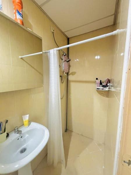 Apartment for Sale at Sri Samudera Apartment (Seaview Residence Suites) - Yuky Chin - Bathroom - PropertyGuru.com.my