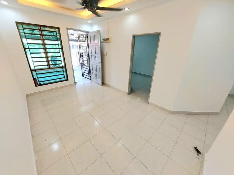 1-storey Terraced House for Sale in Taman Warisan Bestari (Dengkil) - Igen Mak - Living Room - PropertyGuru.com.my