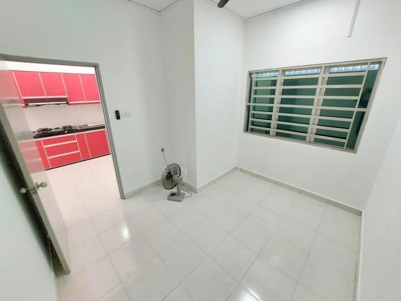 1-storey Terraced House for Sale in Taman Warisan Bestari (Dengkil) - Igen Mak - Kitchen - PropertyGuru.com.my