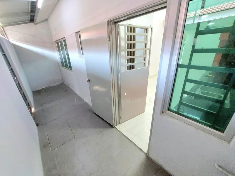 1-storey Terraced House for Sale in Taman Warisan Bestari (Dengkil) - Igen Mak - Corridor - PropertyGuru.com.my
